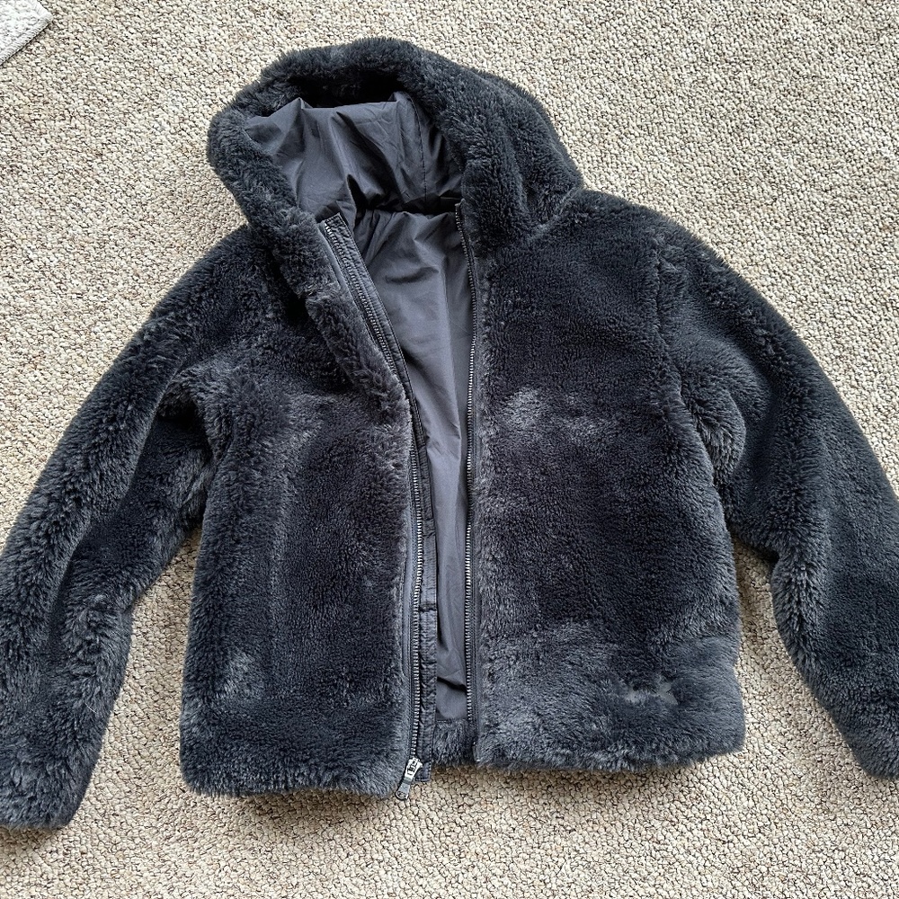 Girls UnderArmour Coldgear black fuzzy hooded zip up XL